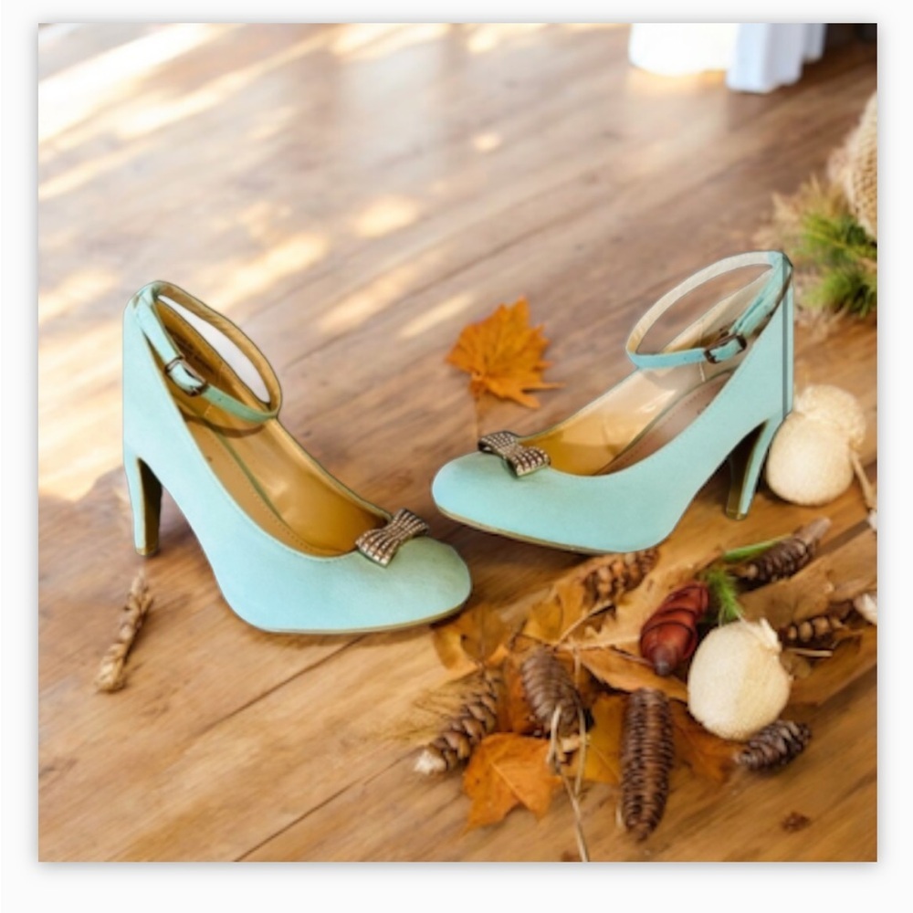 Retro VTG Mint Blue Suede Heels -Rhinestone Bow Detail -Ankle Strap Sz 7 -EUC 🍂​